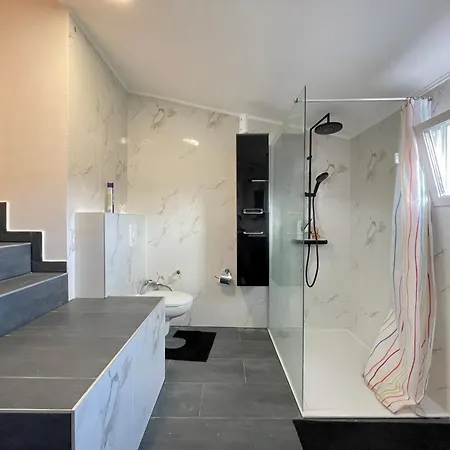 Centre Loft - 2 Furnished منزل للإقامة